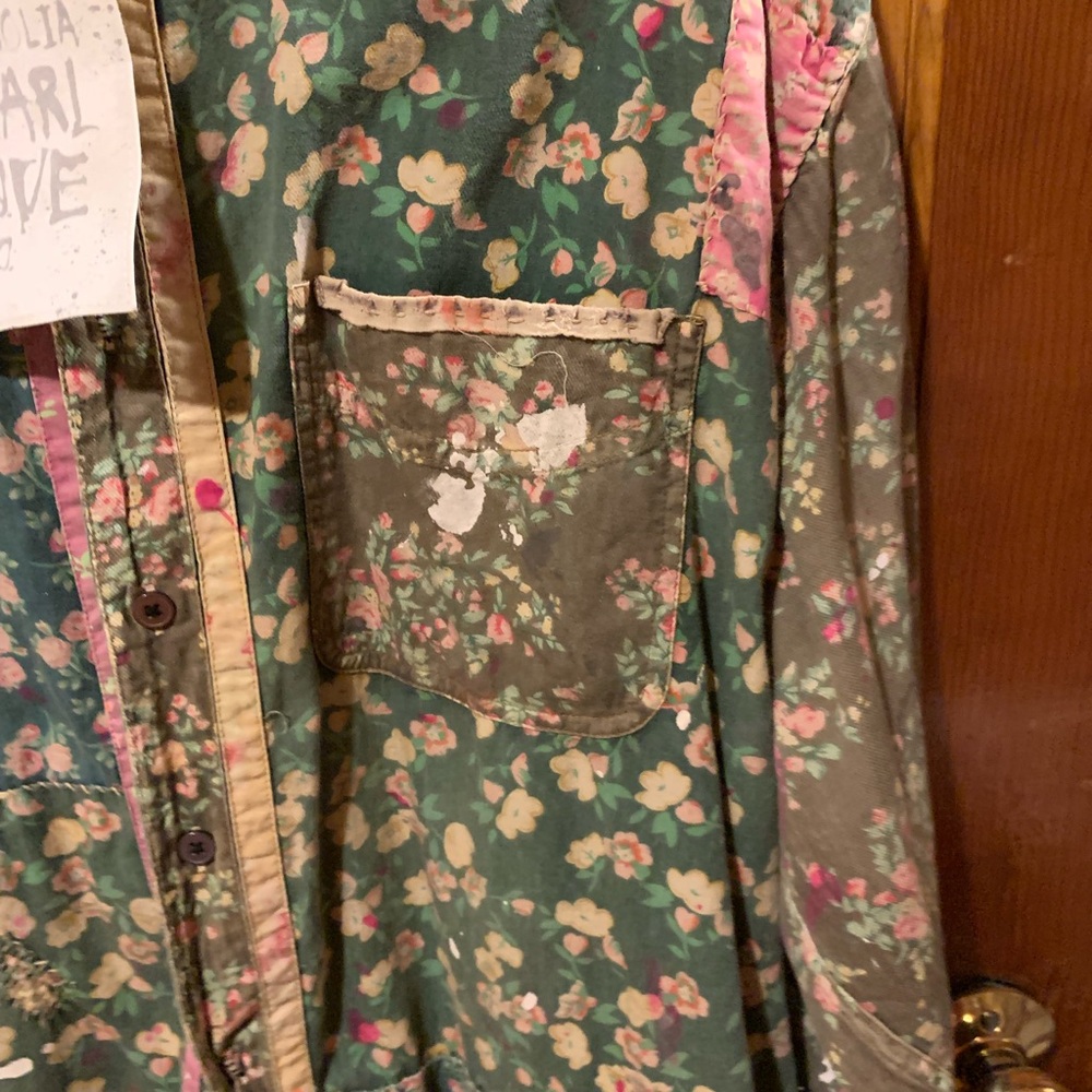 Magnolia Pearl Green Floral Shirt with Pink Trim - Picture 4 of 9